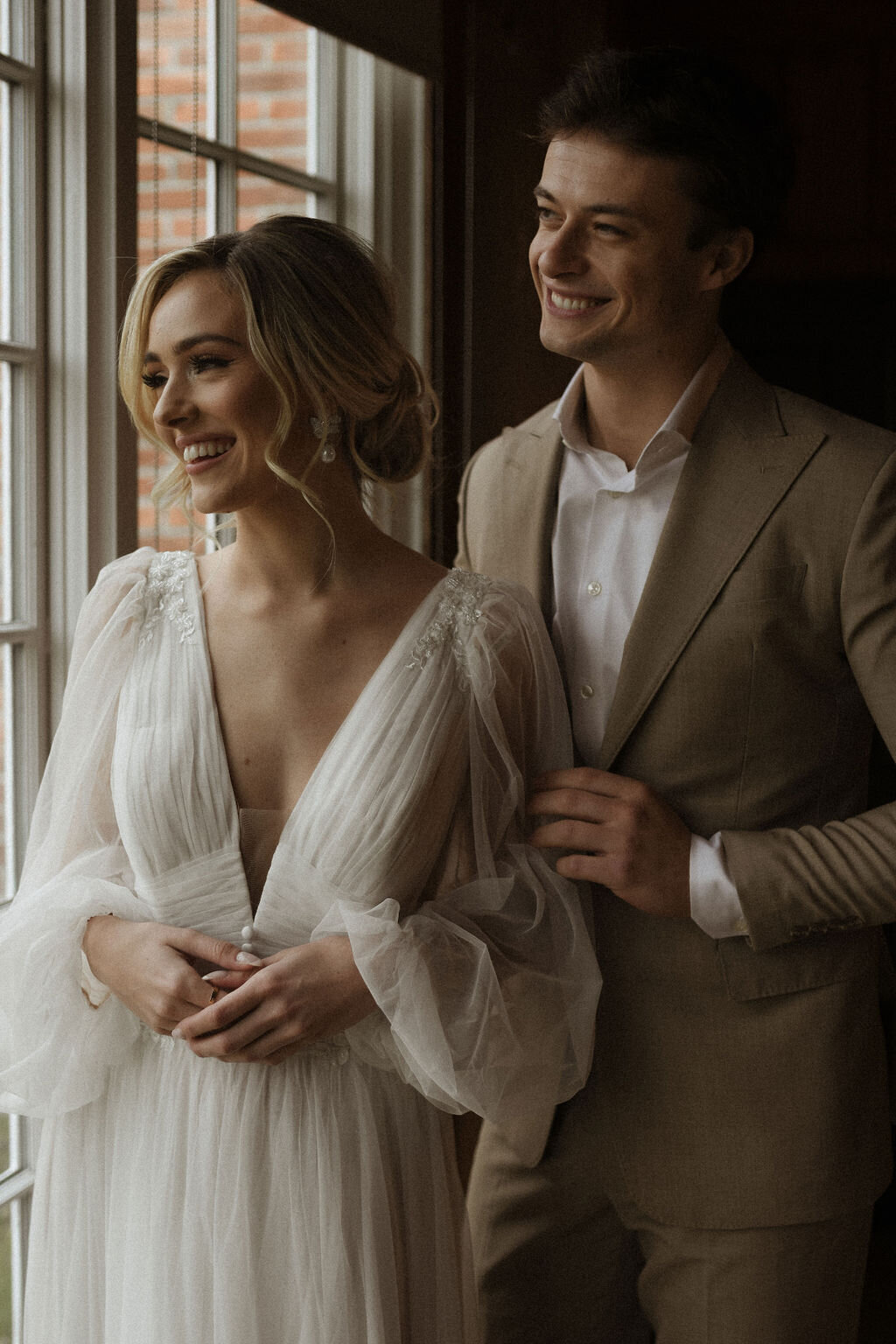 RomanticNewlywedPortraitsatPrivateEstateinToronto-IntimateWeddingPhotographer-4