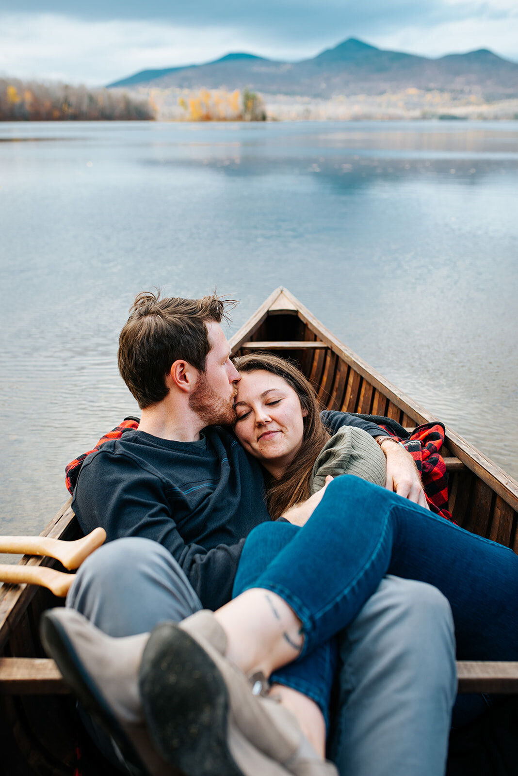 couple cuddling in canoe engagement chittenden reservoir