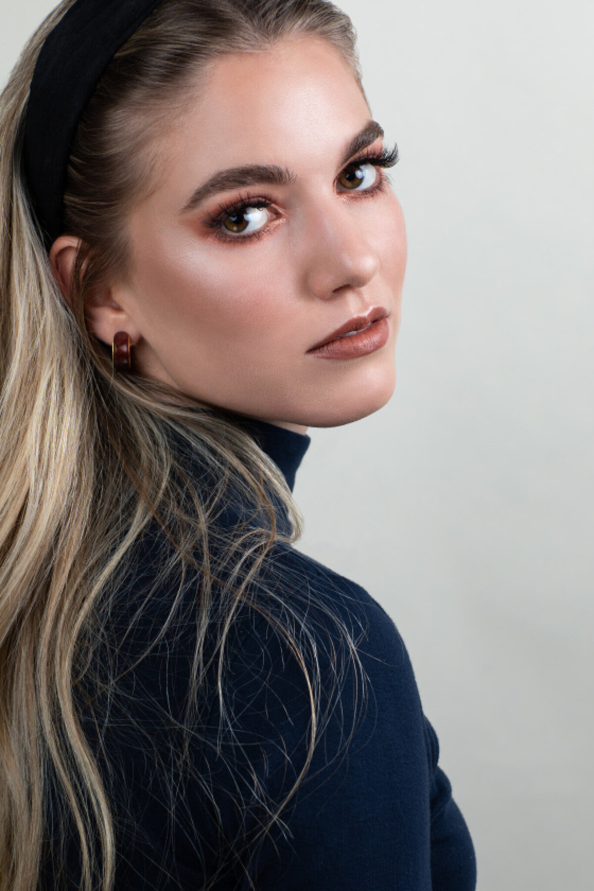 Sarah Schöb_Makeup_Artist_Schweiz_Styling_Ostschweiz_Hochzeitsmakeup_Hochzeitsfrisur_Mobile_Visagistin_modernes_Styling39_2048px