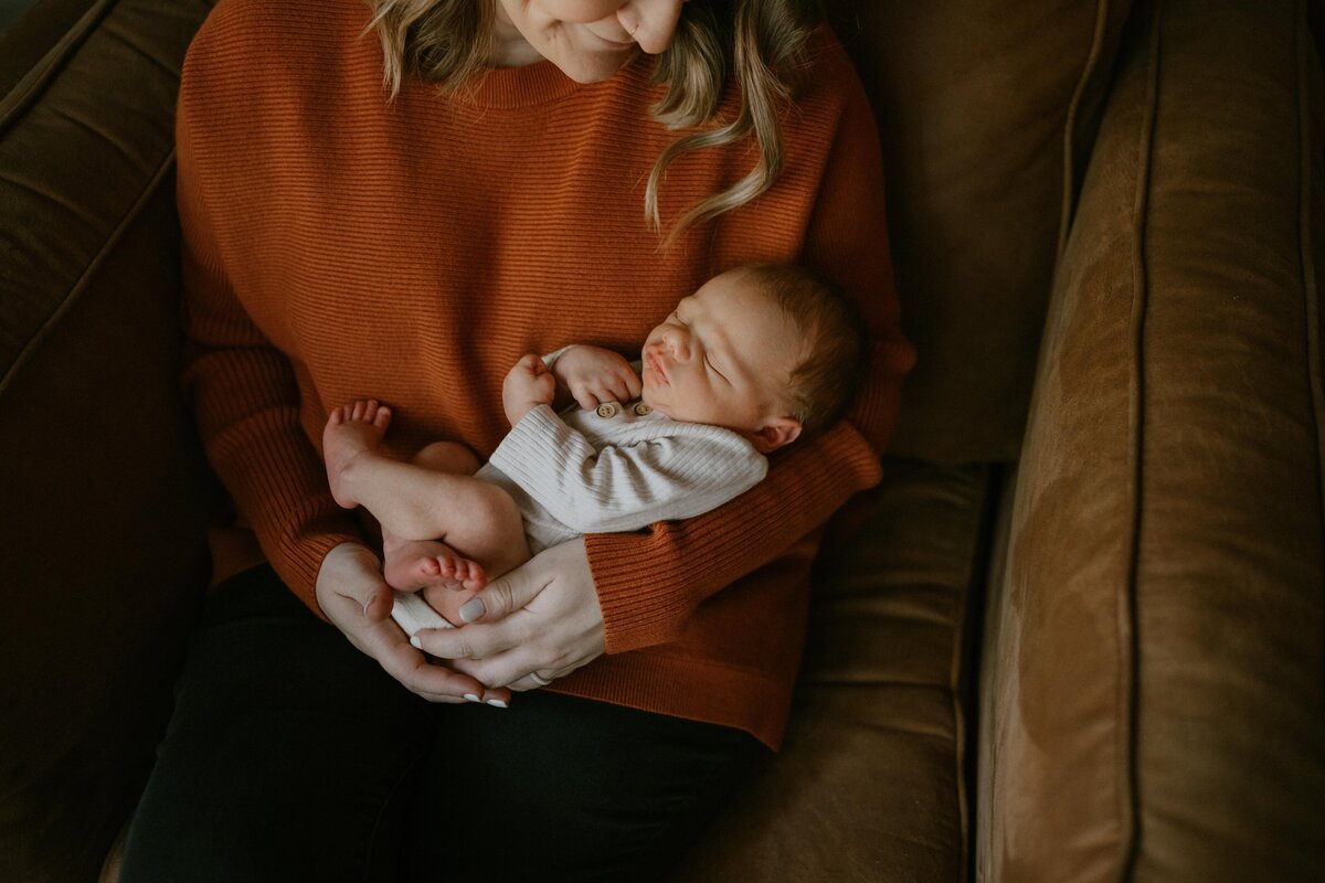 newborn photographer near me puyallup