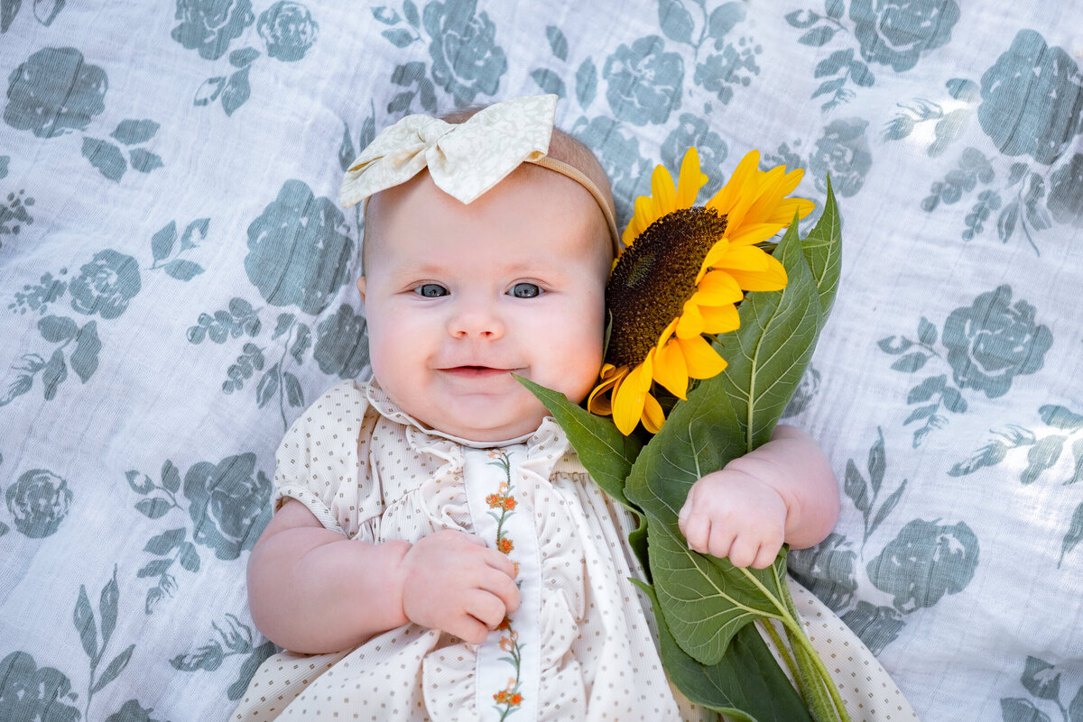 Hoboken Baby Photographer, Hoboken, New Jersey, NJ, NYC, New York City, Jersey City, Jersey Shore, newborn pictures, infant pictures, toddler pictures, firstborn pictures, flower field pictures, sunflowers, summer pictures, golden hour pictures