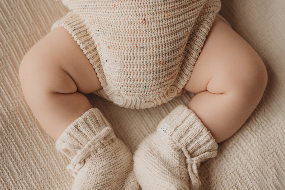 detail of legs of newborn baby captured by Bie in wanaka