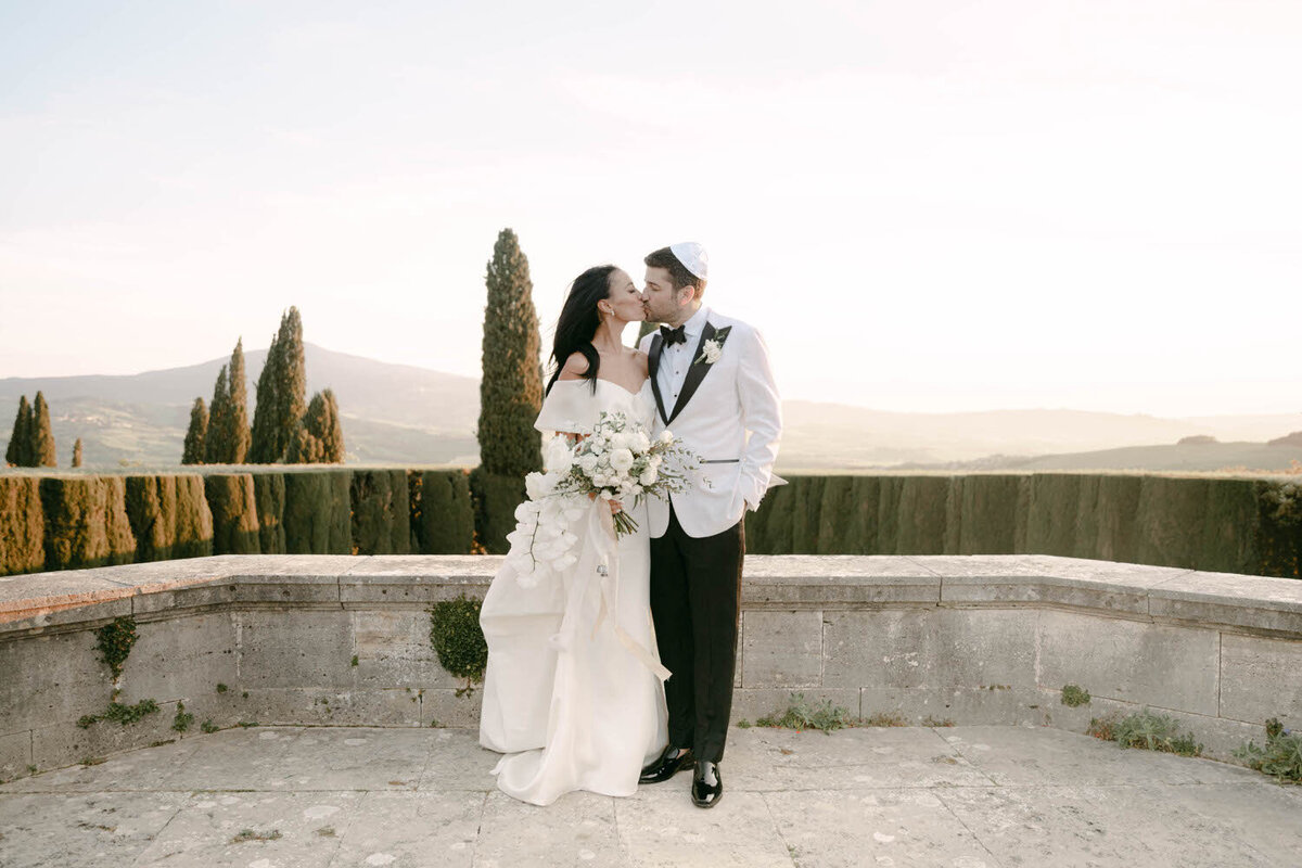 Flora_And_Grace_La_Foce_Tuscany_Editorial_Wedding_Photographer-651