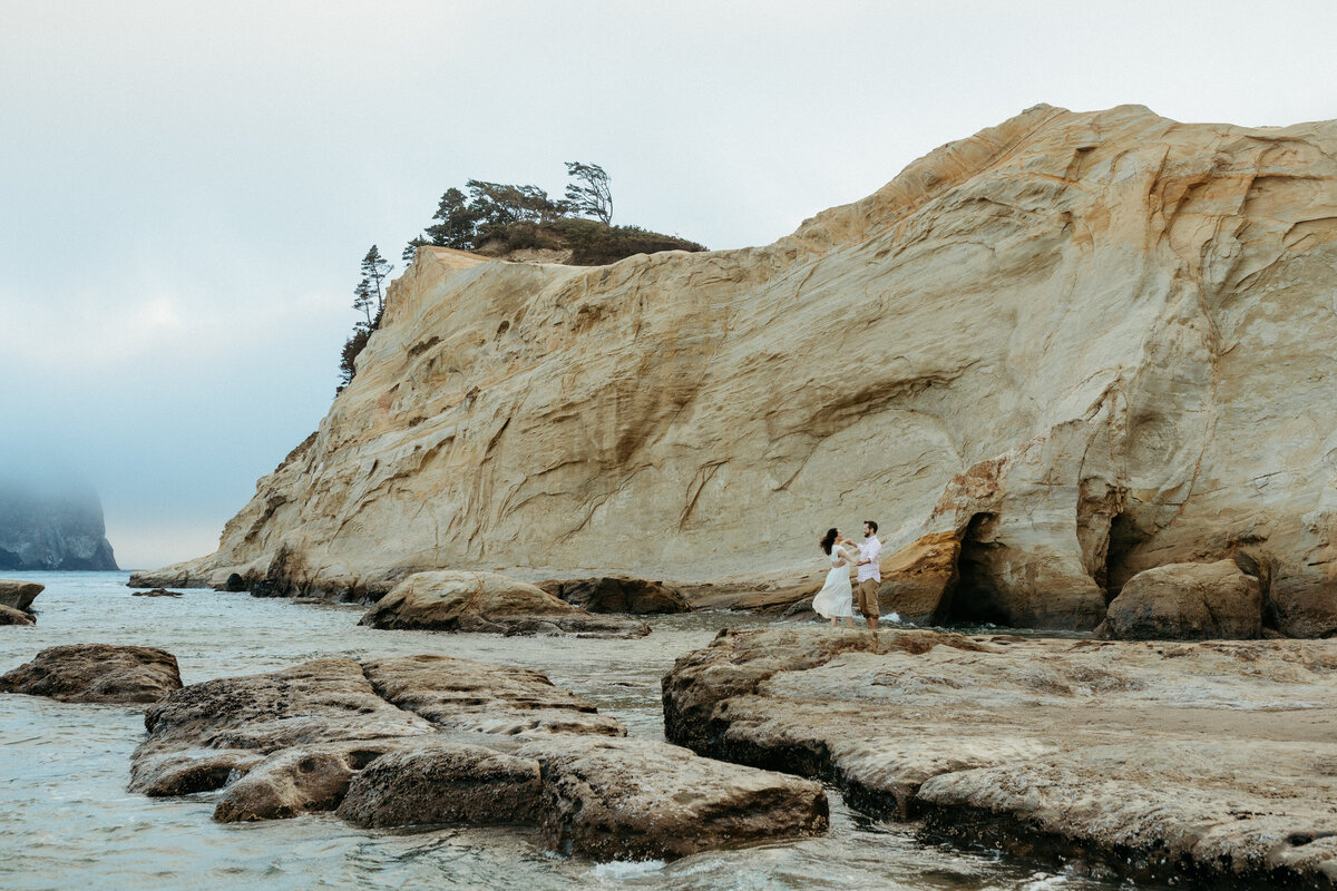 MichaelaHPhotographyCouplePortlandOregonVancouverWashington-58