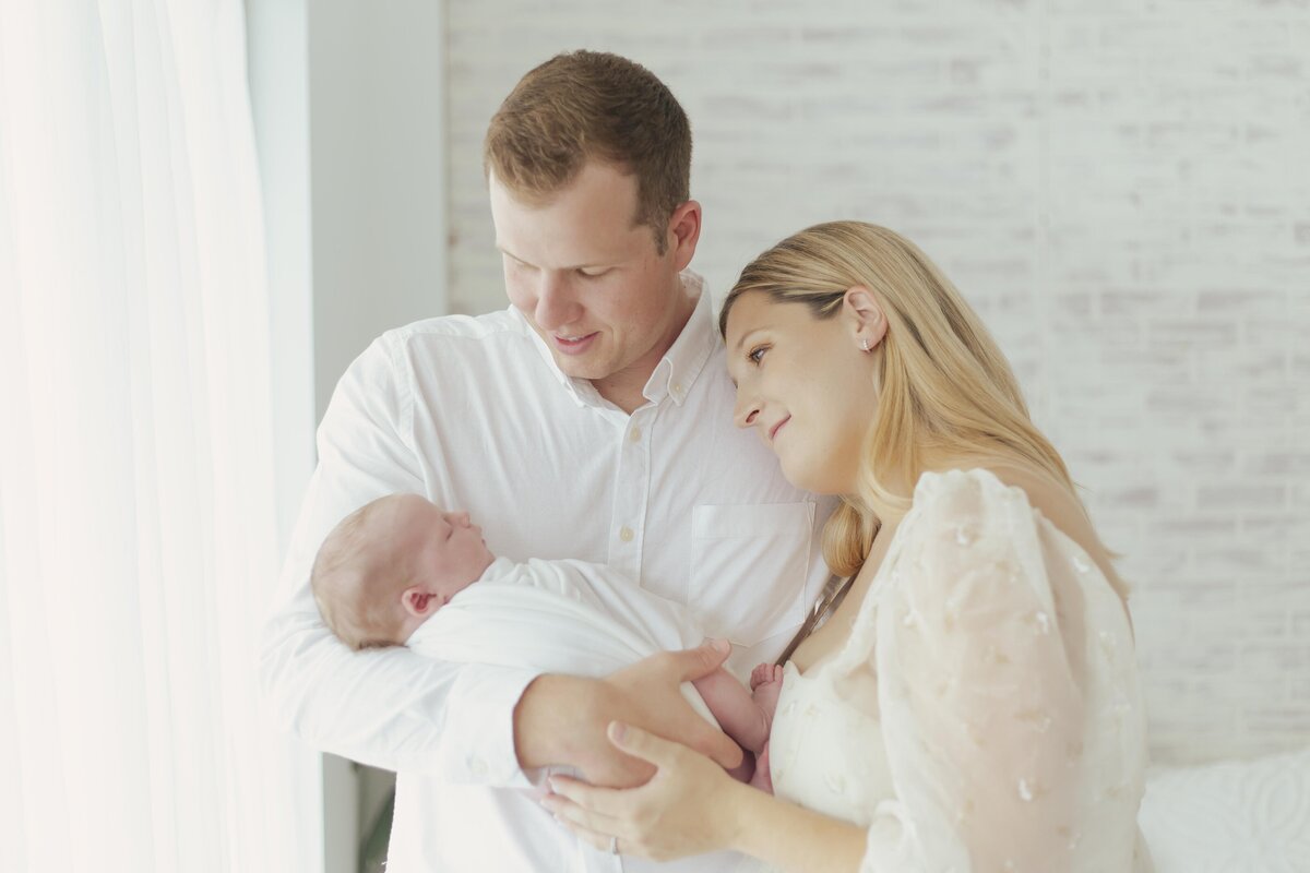 8U2A9031-omaha-newborn-photographer