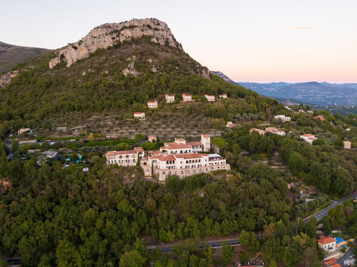 Exclusive destination wedding; Château Saint Martin, Provence
