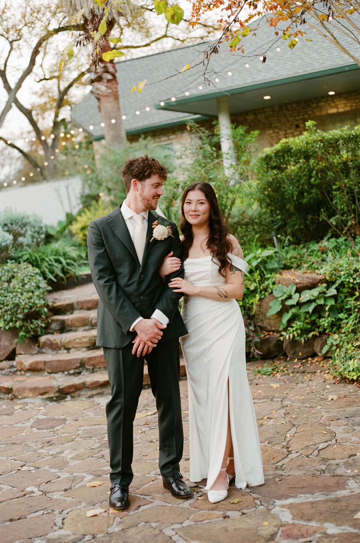 Lindsey&AlexWeddingPhotos_Film_AustinWeddingPhotographer_HereafterFilms_-76