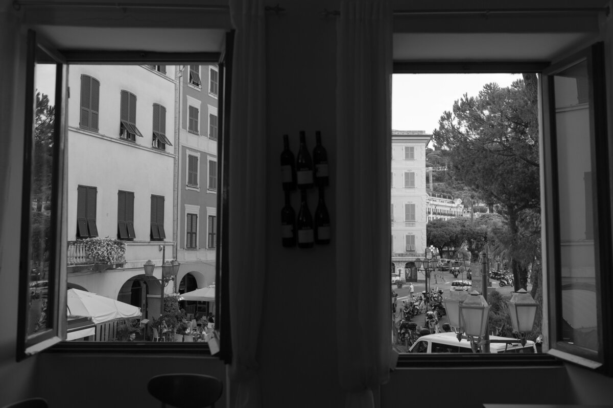 Cacie_Carroll@CacieCarrollPhotography_KriziaandNick_LocalPizzariaWelcomeDinner_SantaMargheritaItaly-1