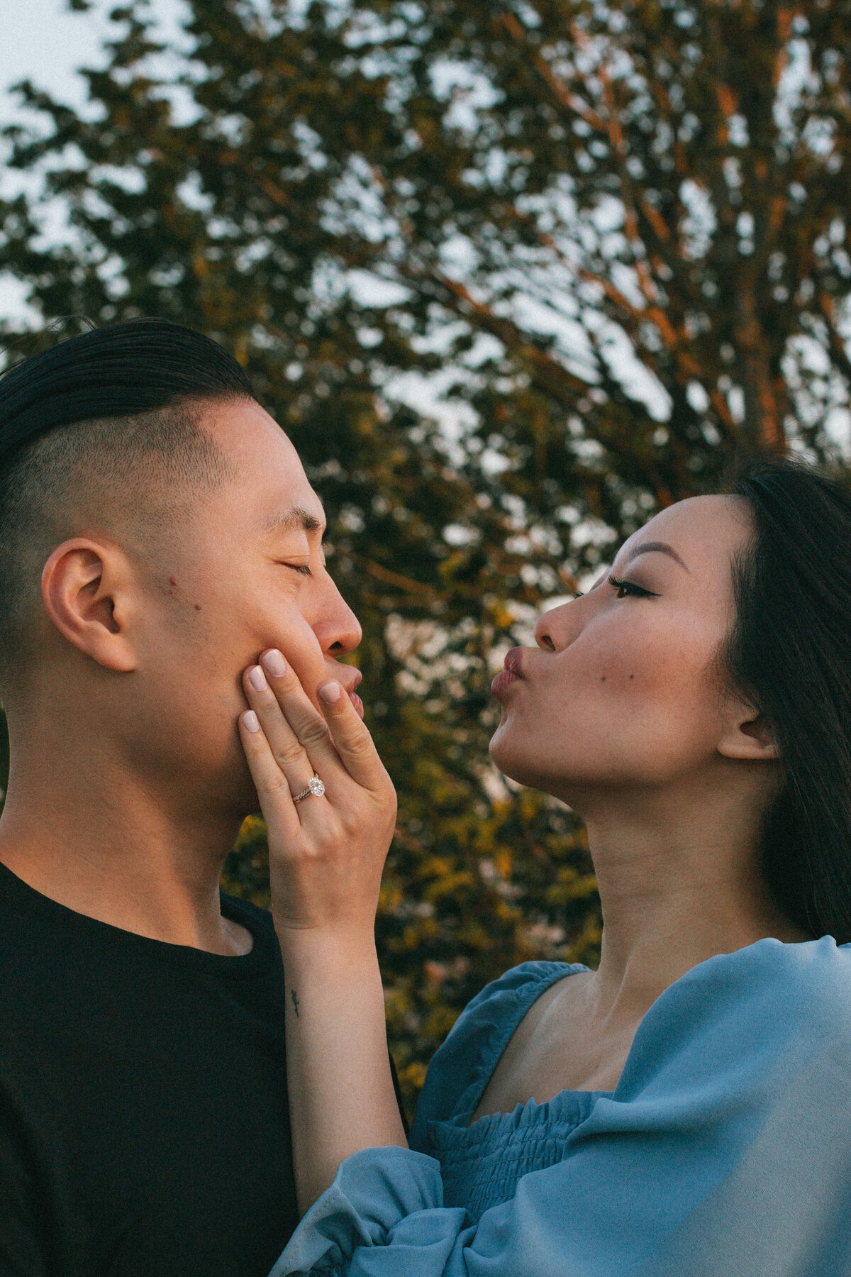 Couples-session-discovery-park-documentary-style-jennifer-moreno-photography-seattle-washington