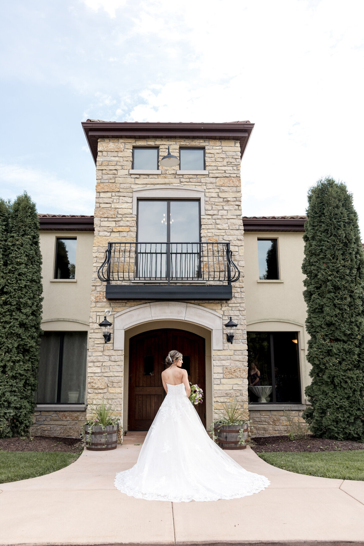 Summer-Wedding-DC-Estate-Winery-Beloit-Illinois-Meg-Dunn-Photography-36