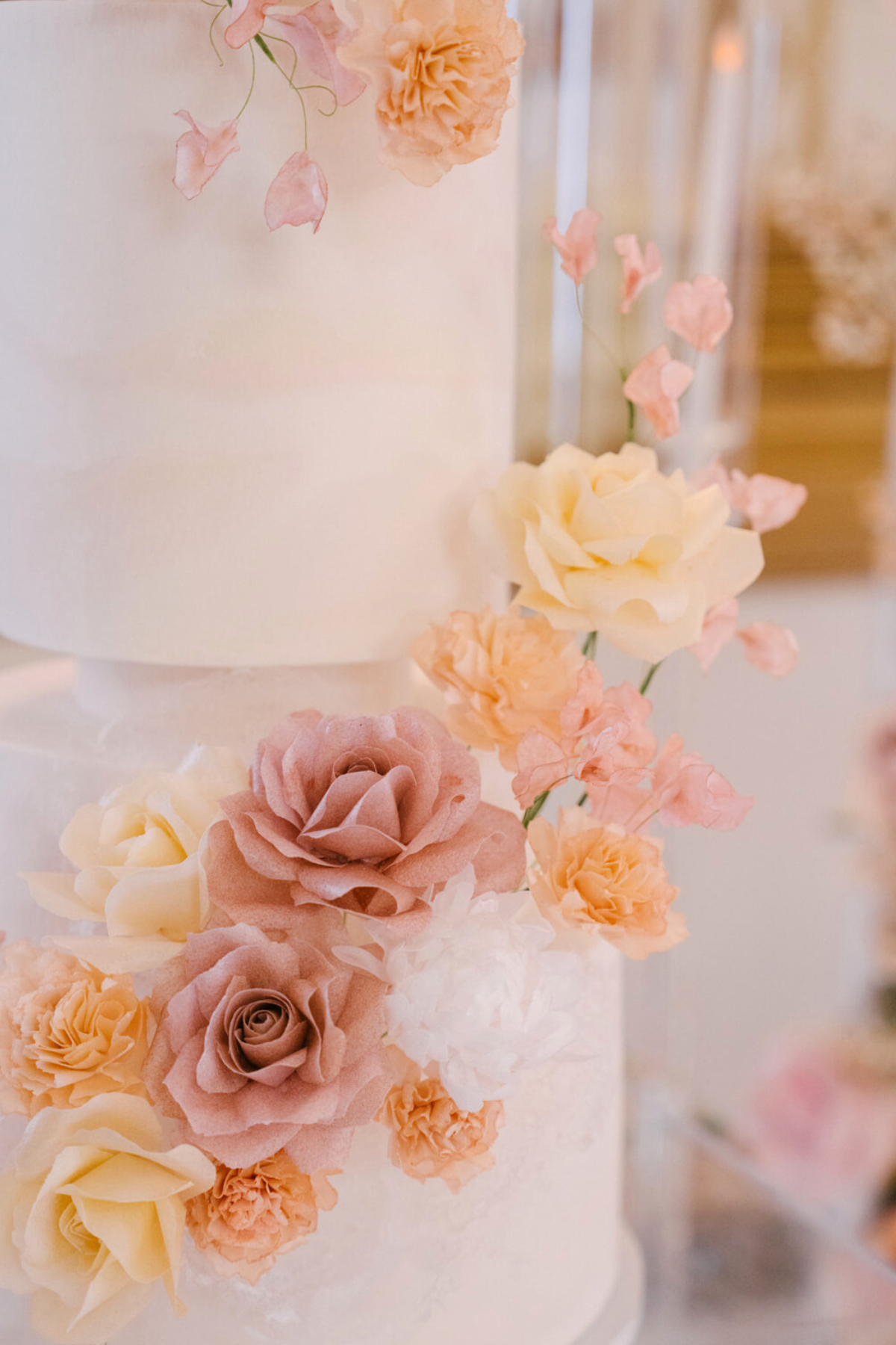 luxury-wedding-reception-pink-floral-cake-flowers-sugar