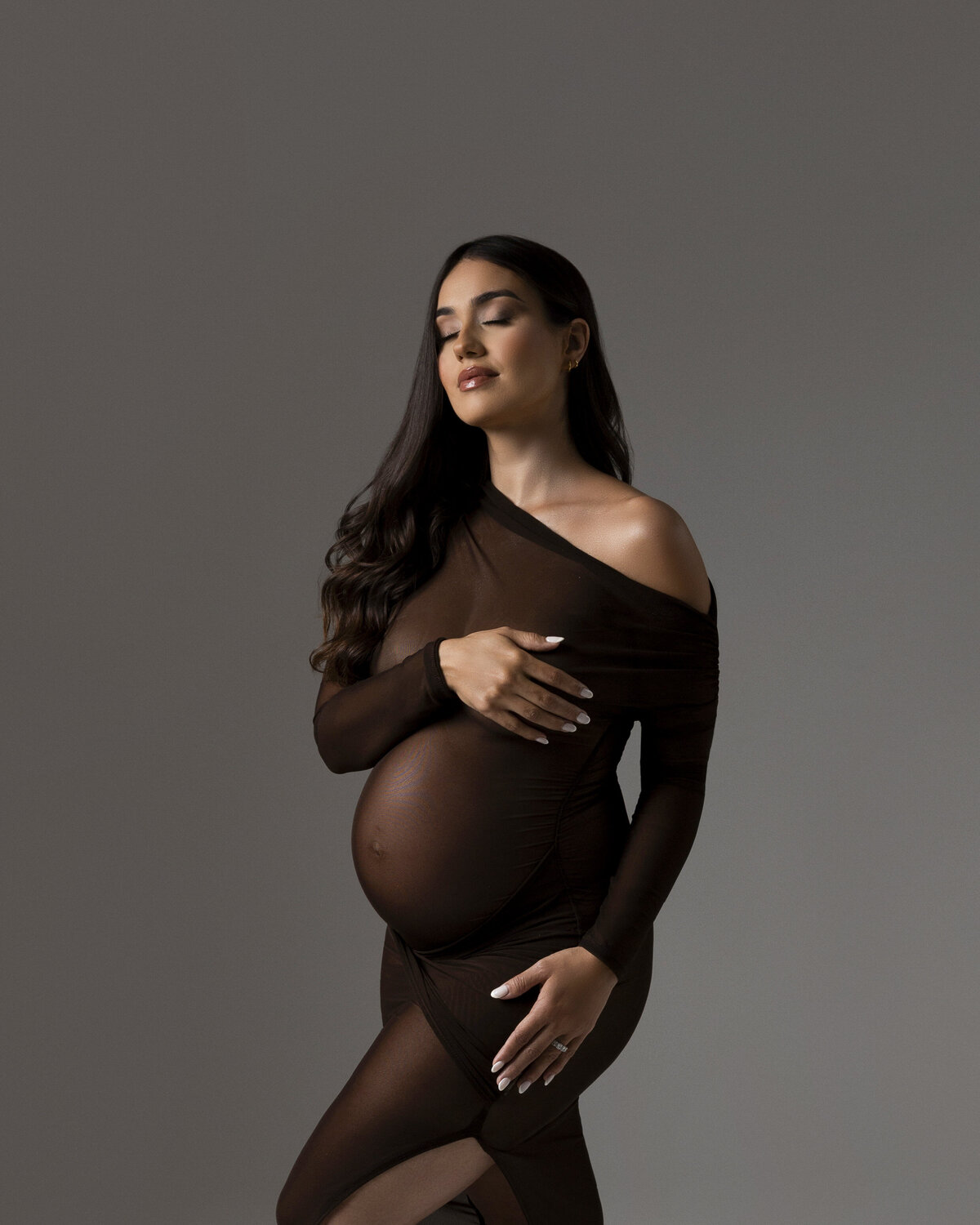 Artistic maternity portrait in studio.