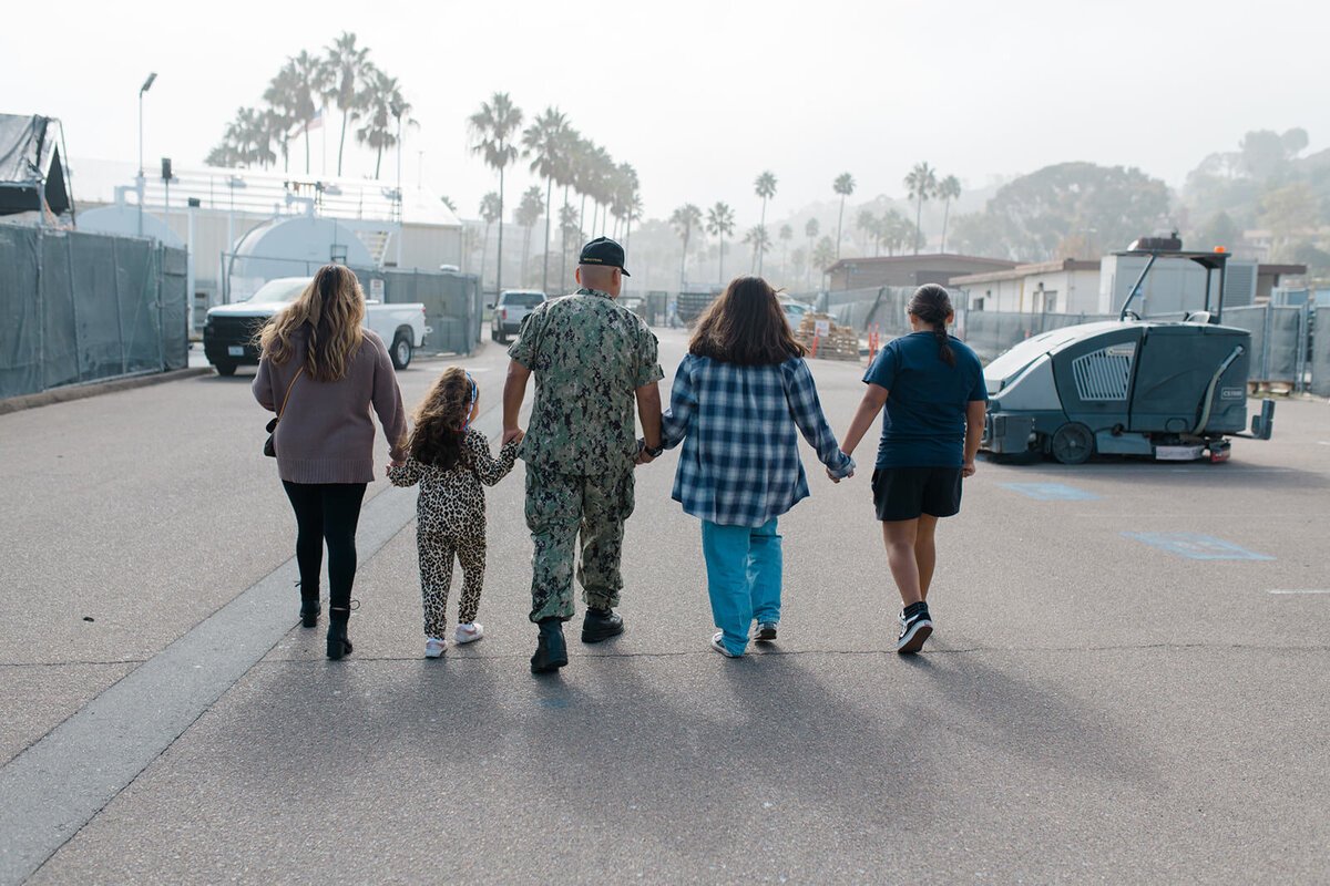 military-family-deployment-day