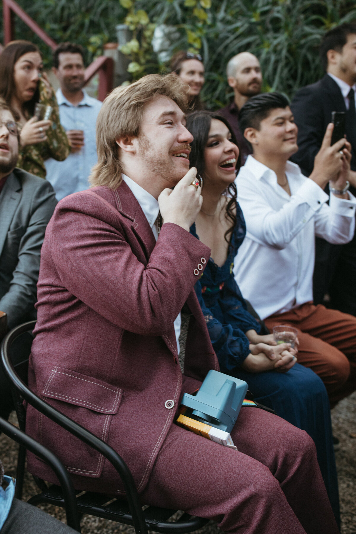 Garden-Wedding-Guests-Laughing-6006