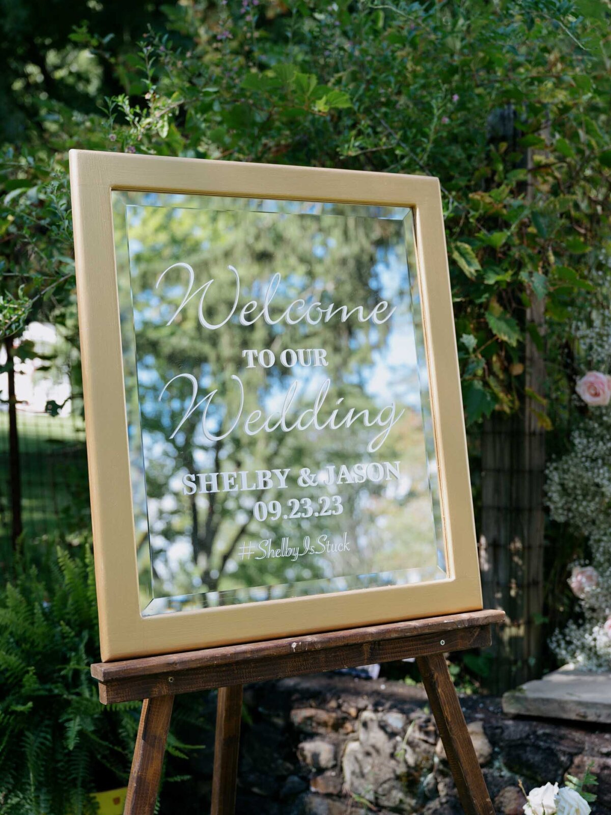 Welcome sign on a mirror.