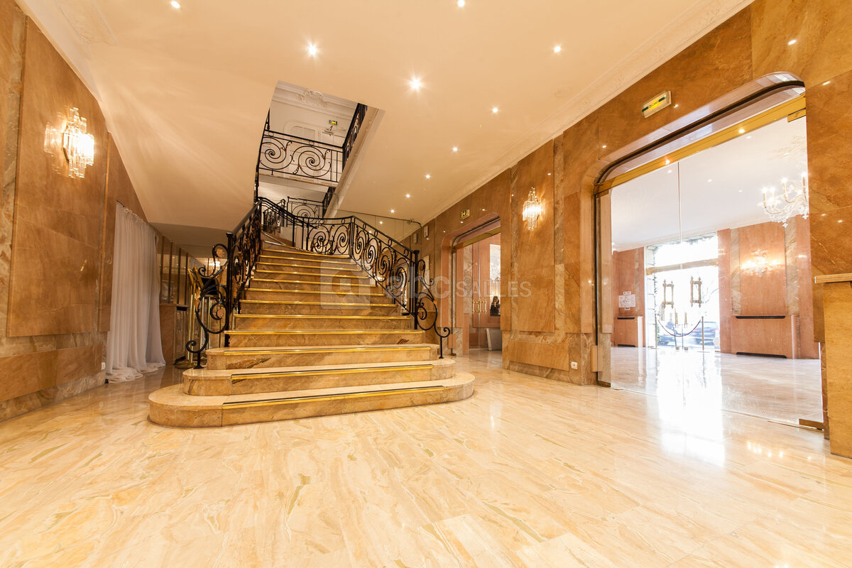 SH Hall - Escalier Longchamp