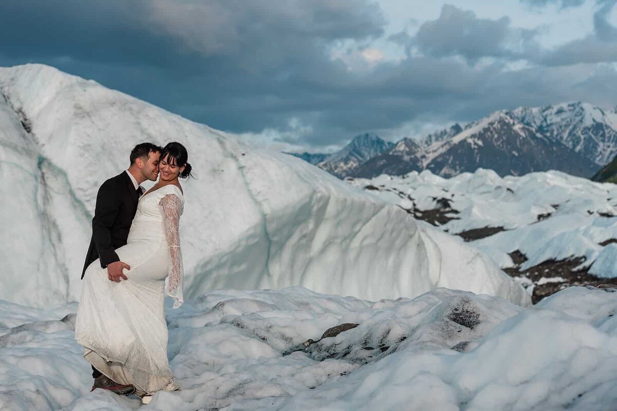 alaska-midnight-sun-glacier-wedding-Soul-and-Sky-Weddings