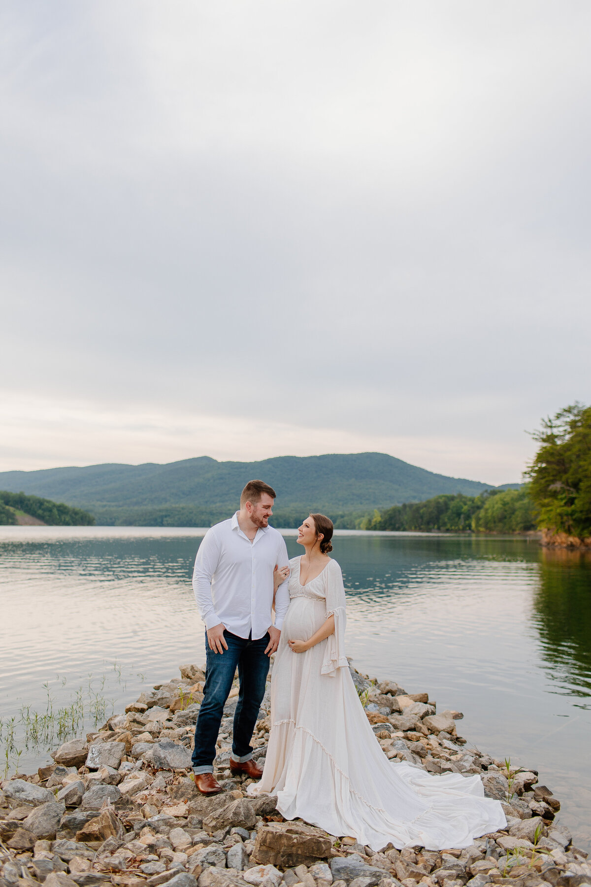 Documentary-Maternity-Session-at-Carvins-Cove-RJ-11 2