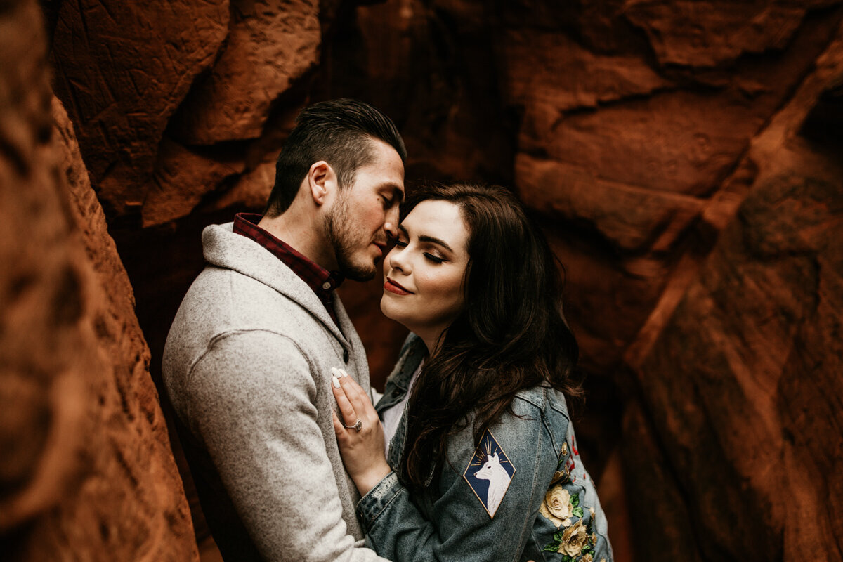 woman leaning on man in canyon