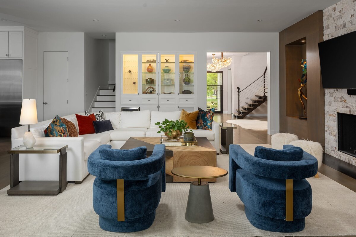 rebekah nicole interiors arbor living room with blue chars and white sofa