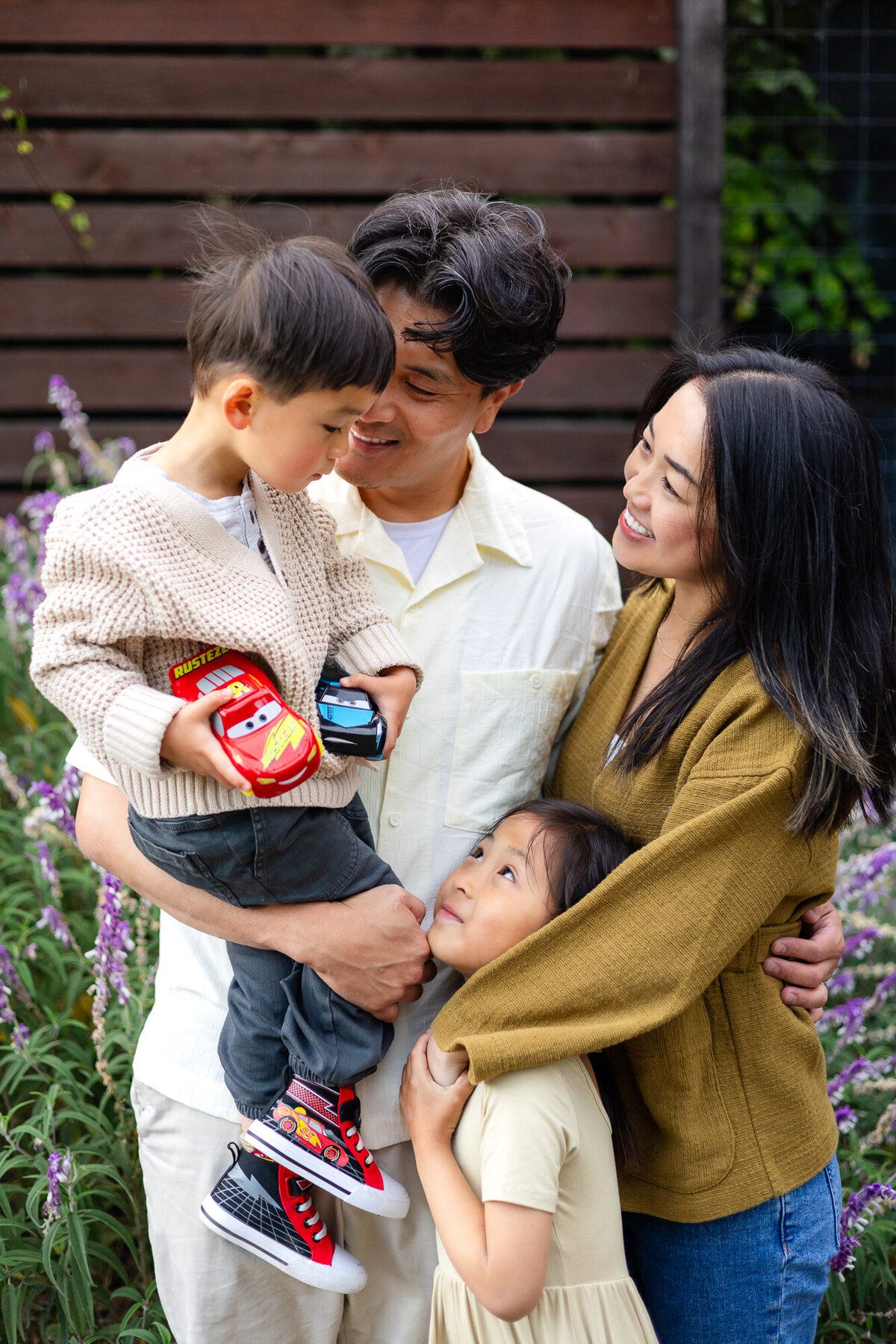 Candid family moment filled with warmth and smiles – Bay Area Family Portfolio - Ellobelle Photography Family Photographer