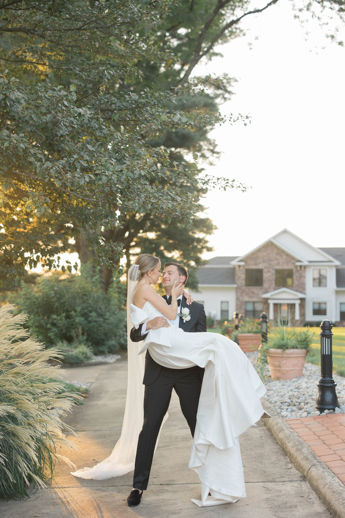 Molly Sue Photography New Jersey + East Coast Wedding Photographer Romantic Imagery Engagement Lifestyle Heirloom Wedding Albums49663