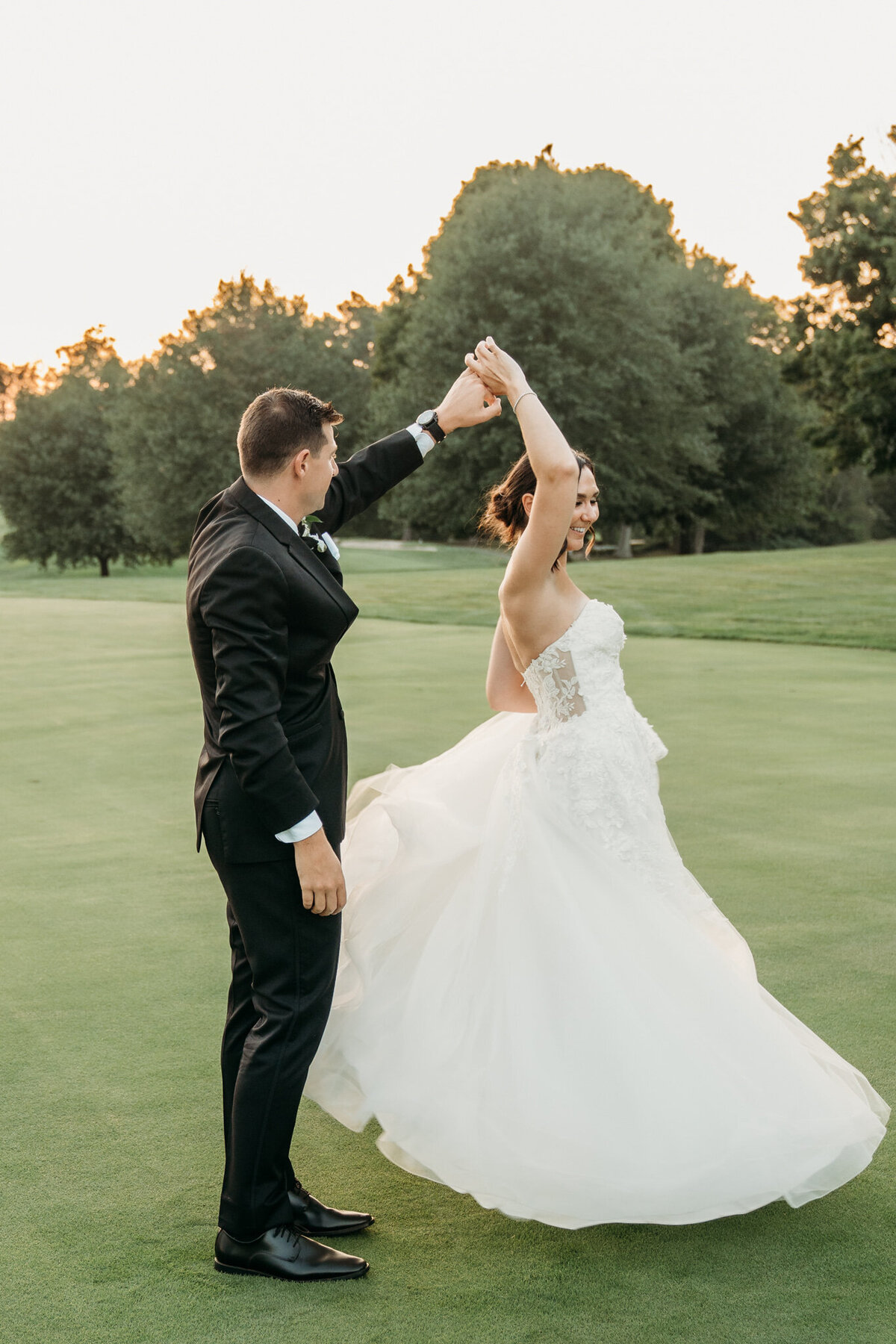 first-look-at-springfield-country-club-wedding-3