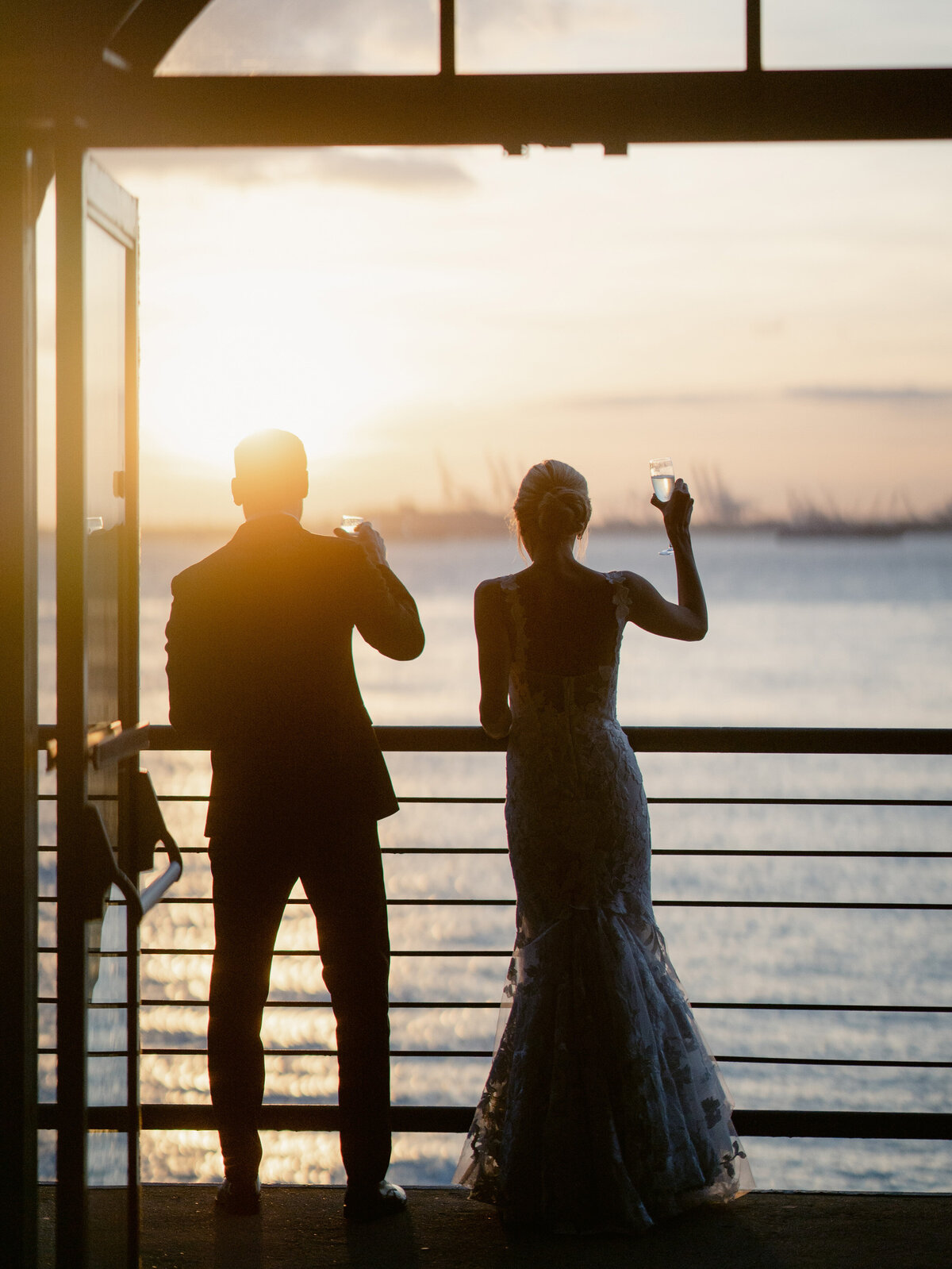 libertywarehouse-newyorkwedding-weddingwithaview-felixfeyginphotography-036