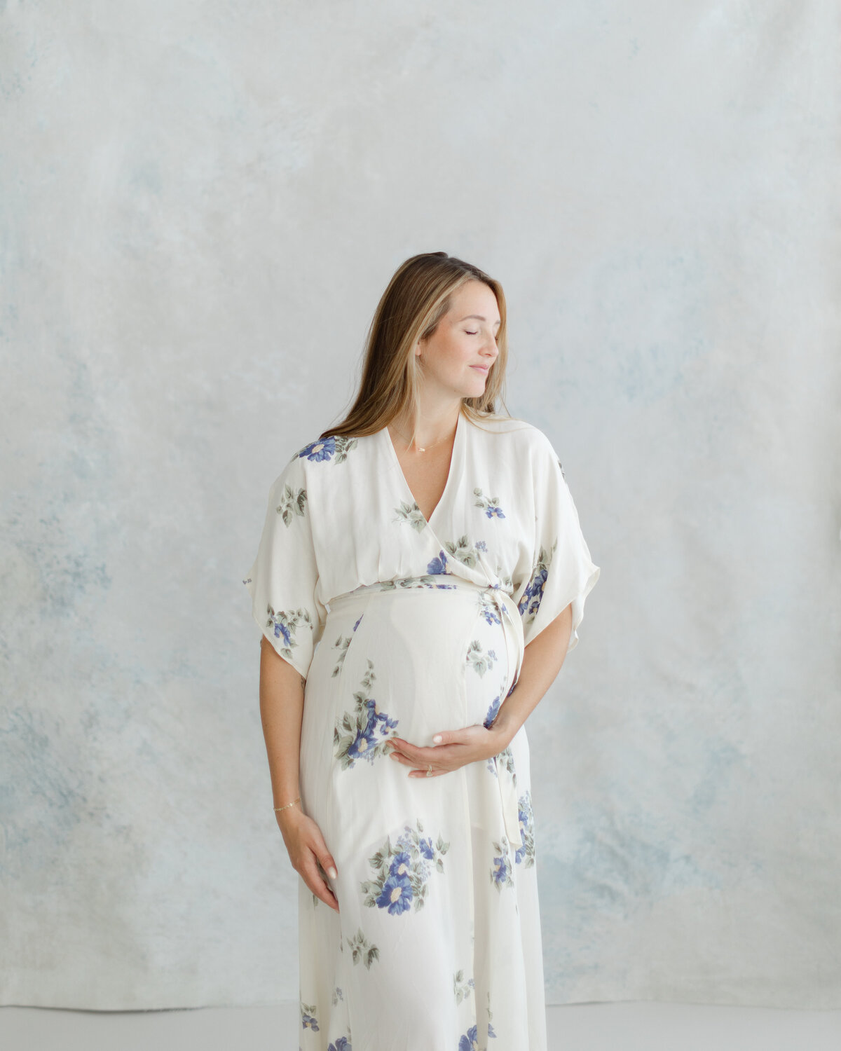 A Philadelphia in-studio maternity portrait session with siblings - 14
