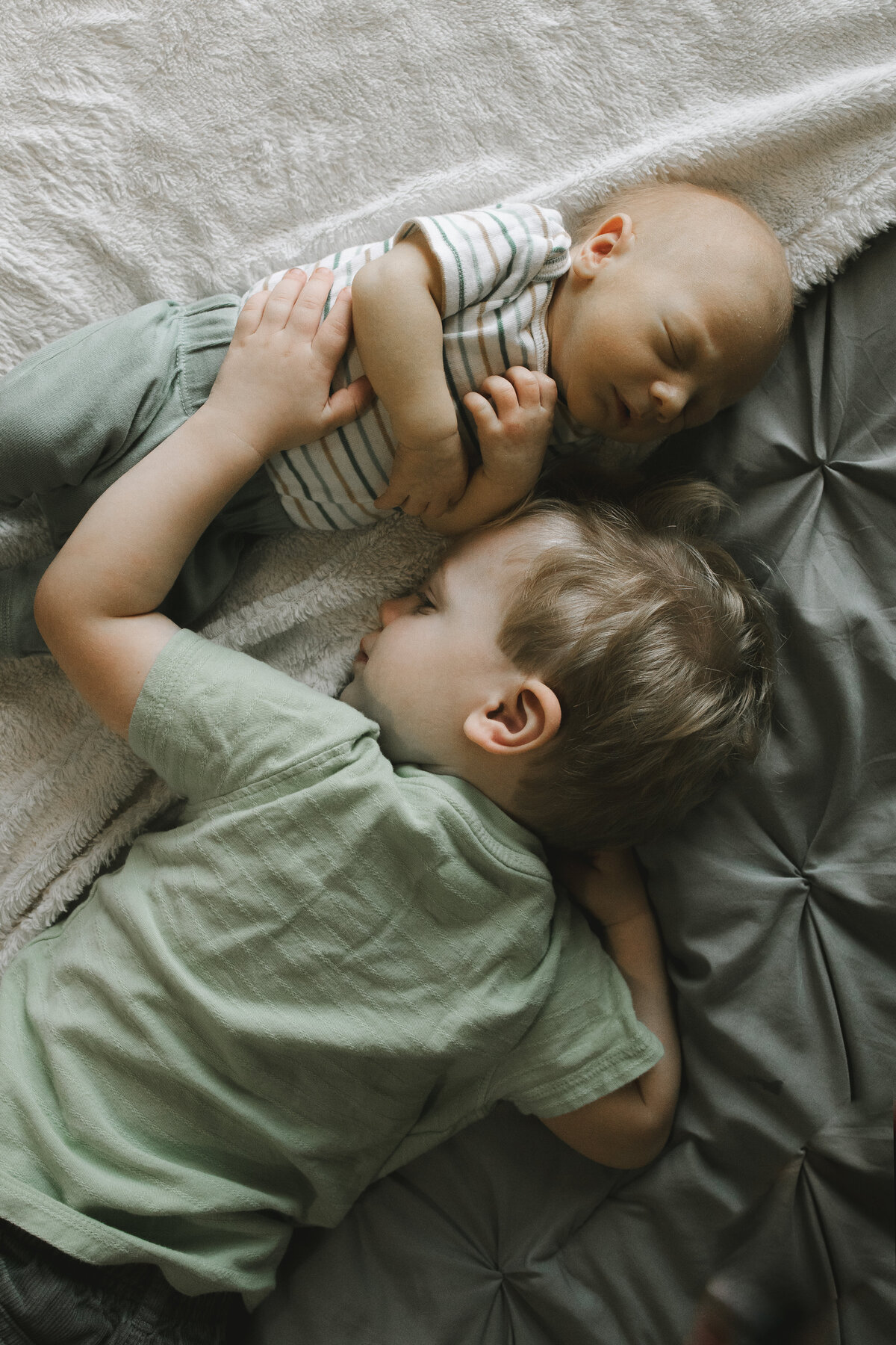 Tacoma lifestyle newborn photography in home-4