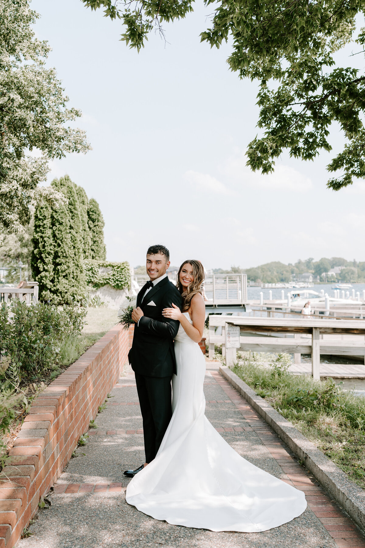 abby-parker-lake-minnetonka-wedding-24