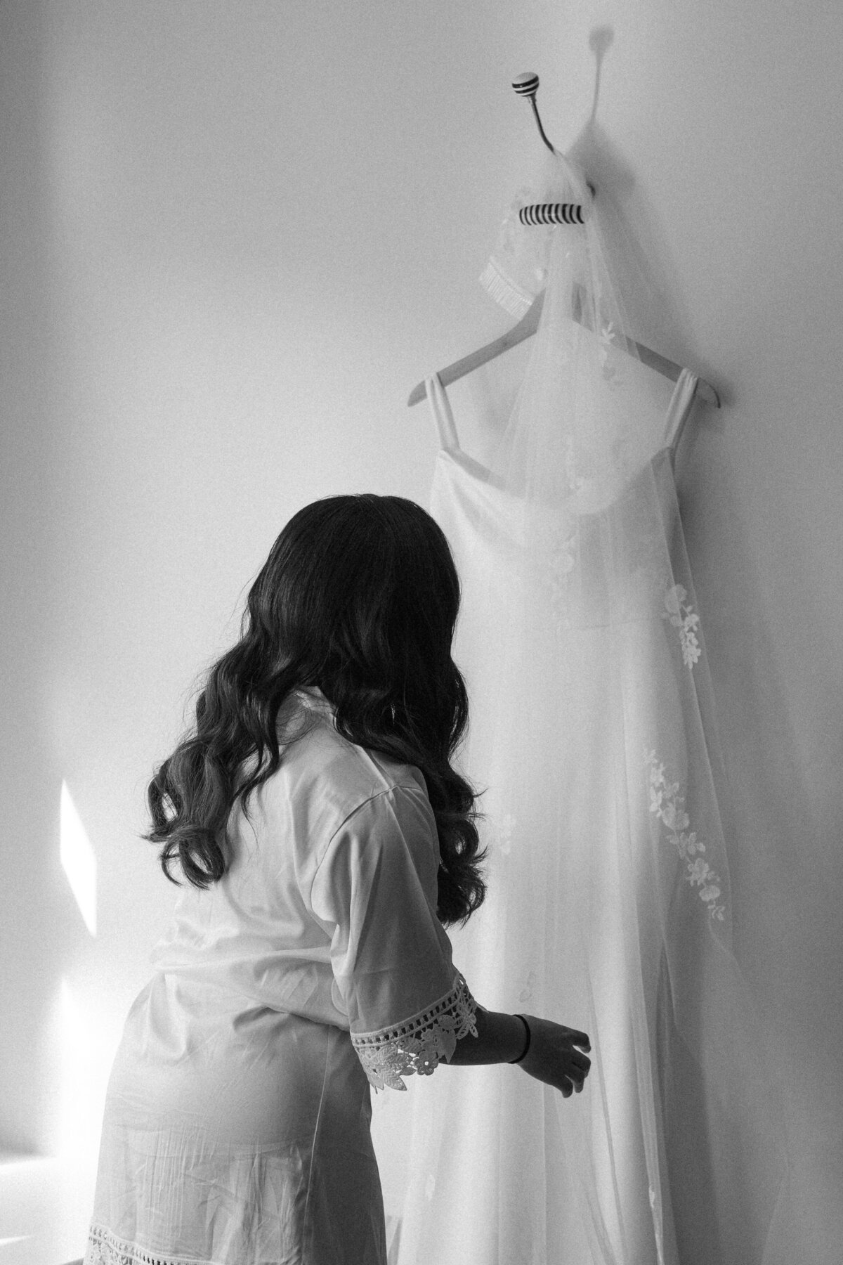 MORELOVEPHOTOGRAPHY_GETTINGREADY_BRADFORDWEDDING-37