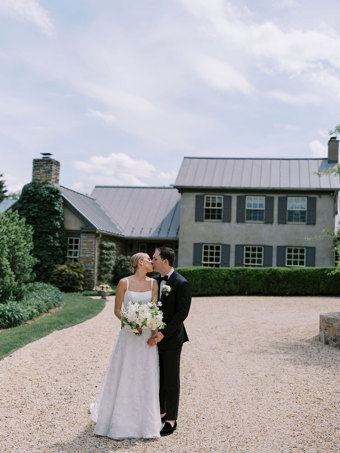 KathleenRob5-3-25GlenstoneGardenVA-VickiGraftonPhotography-263