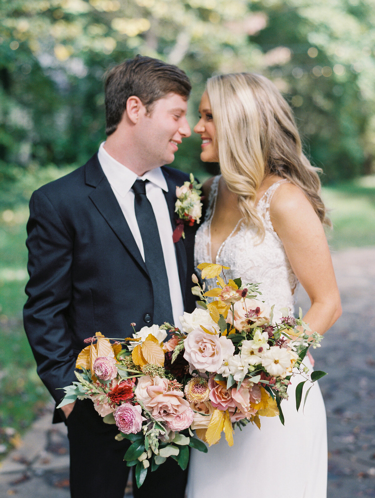 bride-and-groom-with-bouquet