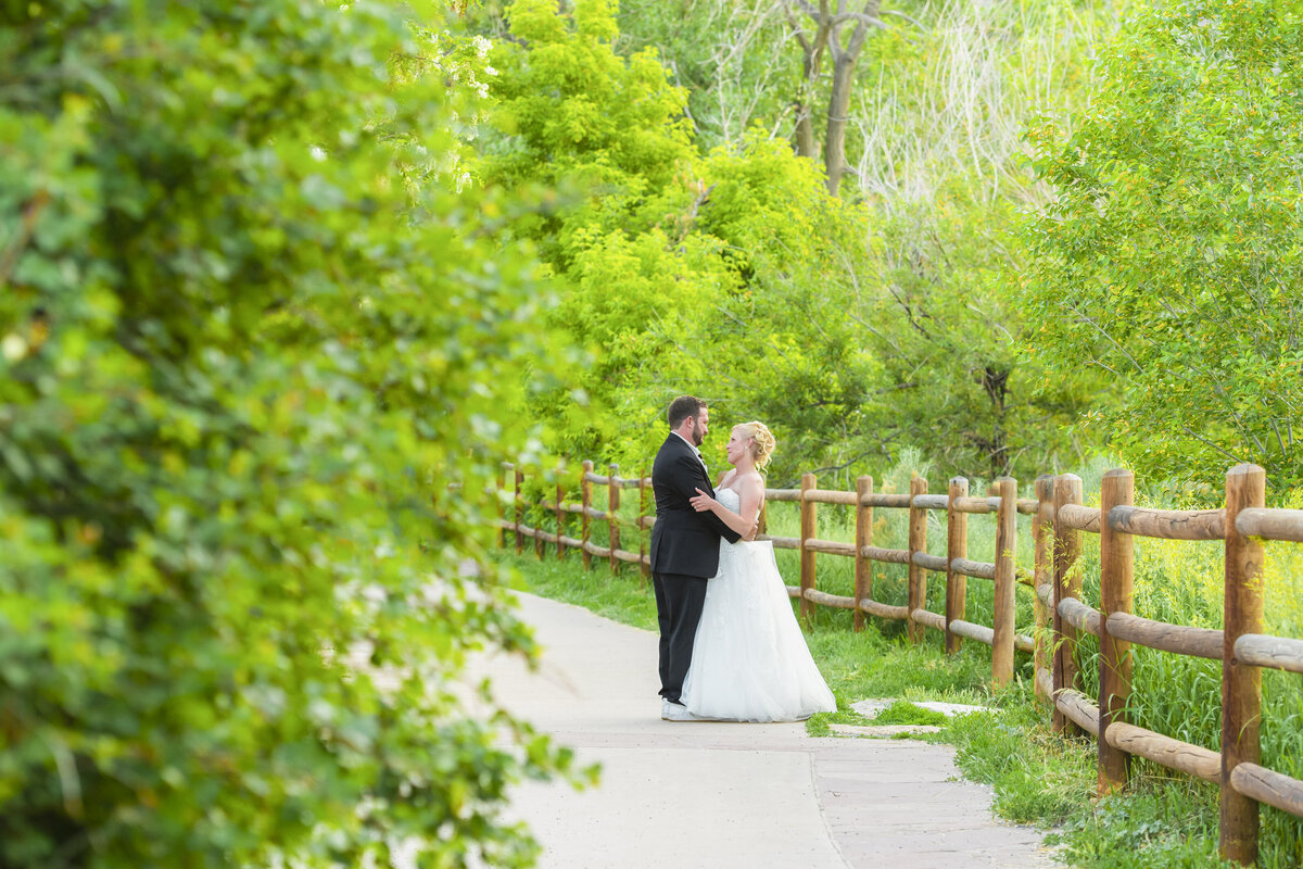 Summer wedding at the golden hotel in Golden Colorado with green trees surrounding