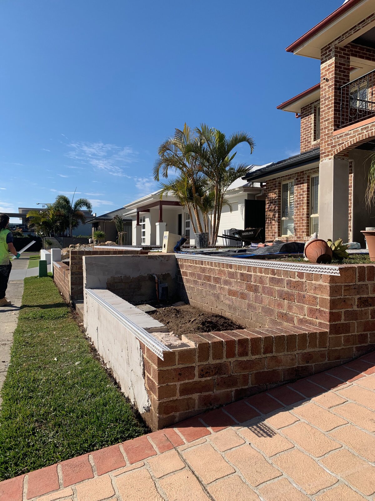 old bricks rendered before and after central coast. Finesse Rendering is the best cement render company central coast.