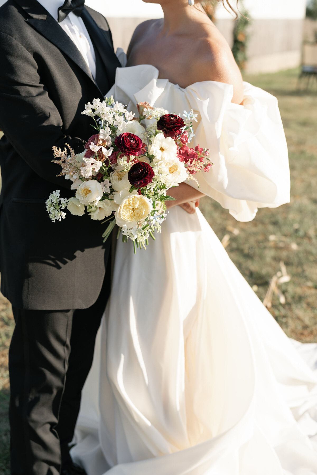 Indiana_Michigan_Wedding Planner_Idaville_Sioux Monti_Barn_Editorial_Bridal Fashion_Outdoor Wedding