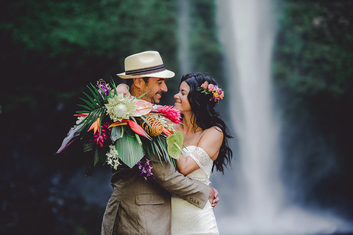 oregon-waterfall-wedding