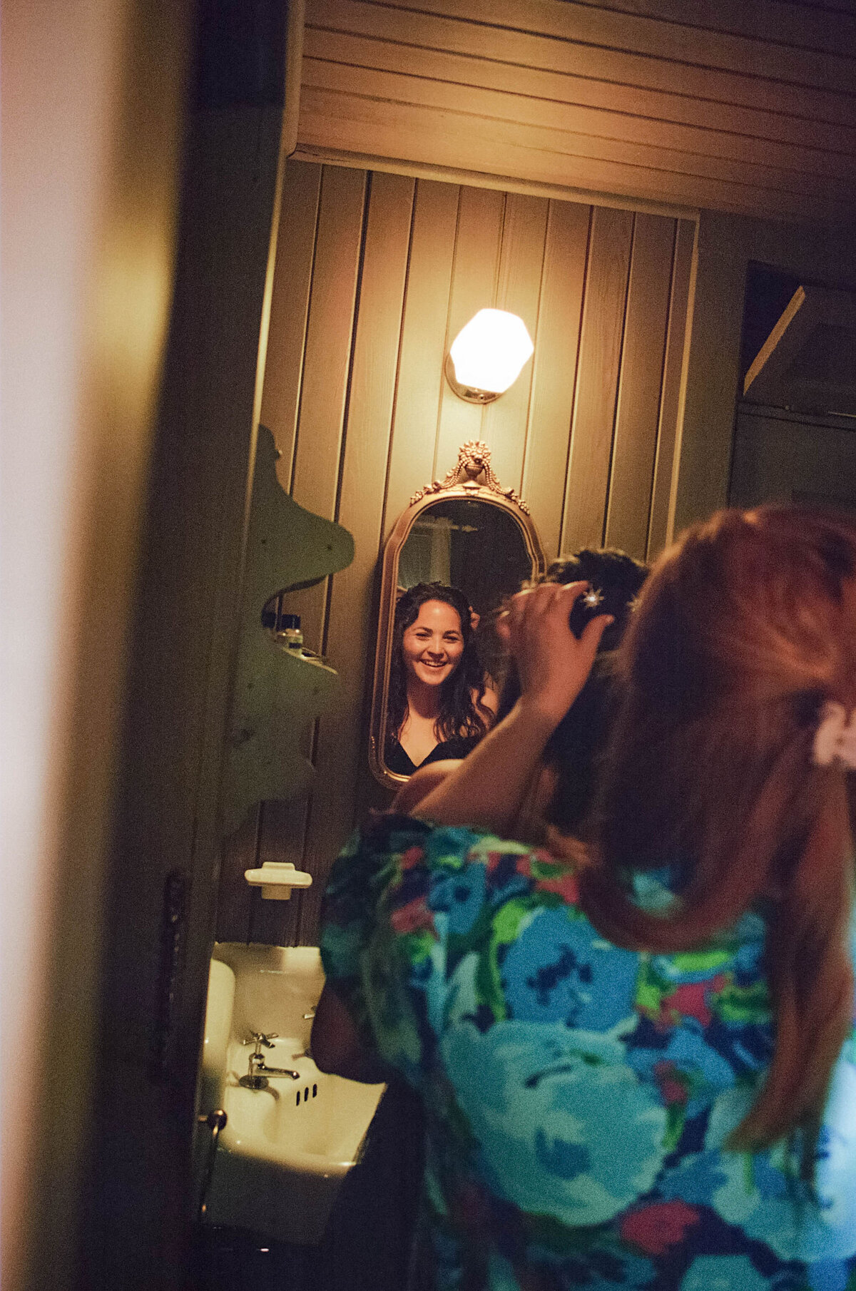 GettingReady_Brenda&JanieElopementPhotos_OregonWeddingPhotographer_KuroCreativeHouse-64