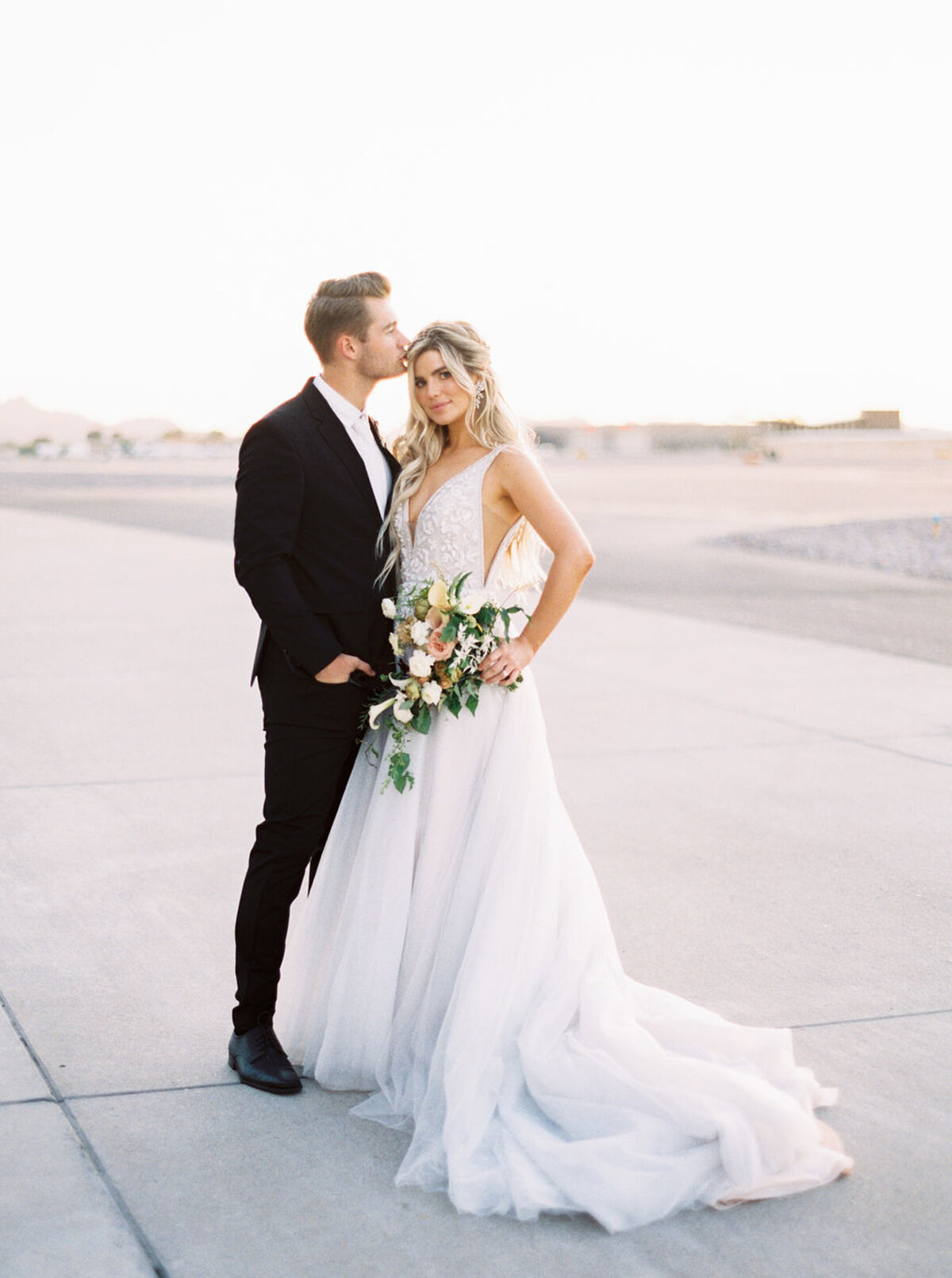 Fine Art Meets Modern | Scottsdale Hanger One | Mary Claire Photography | Arizona & Destination Fine Art Wedding Photographer