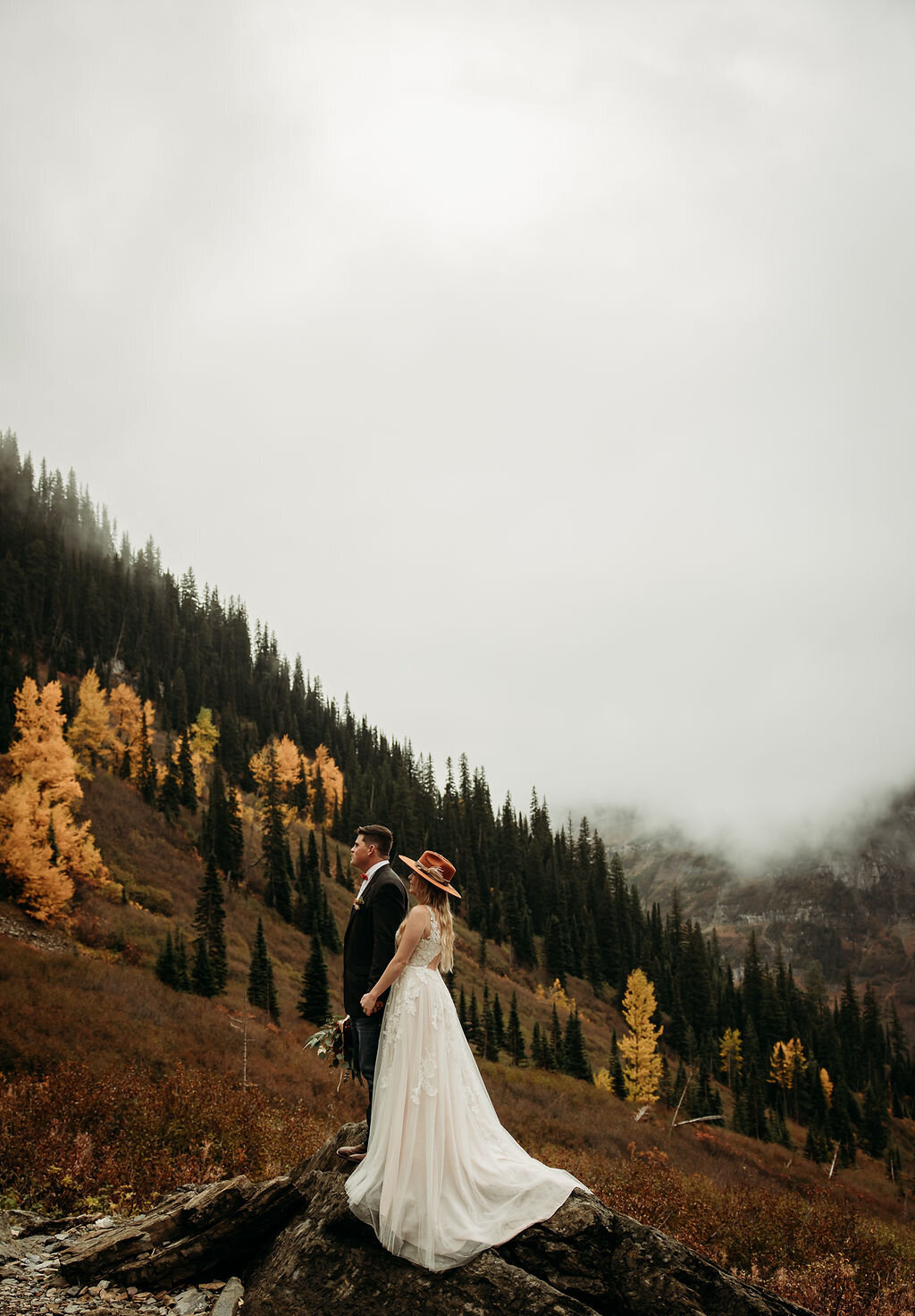fall-elopement-fall-colors-glaciernationalparkelopement-gnp-glaciernationalparkwedding-glaciernationalparkphotographer-14