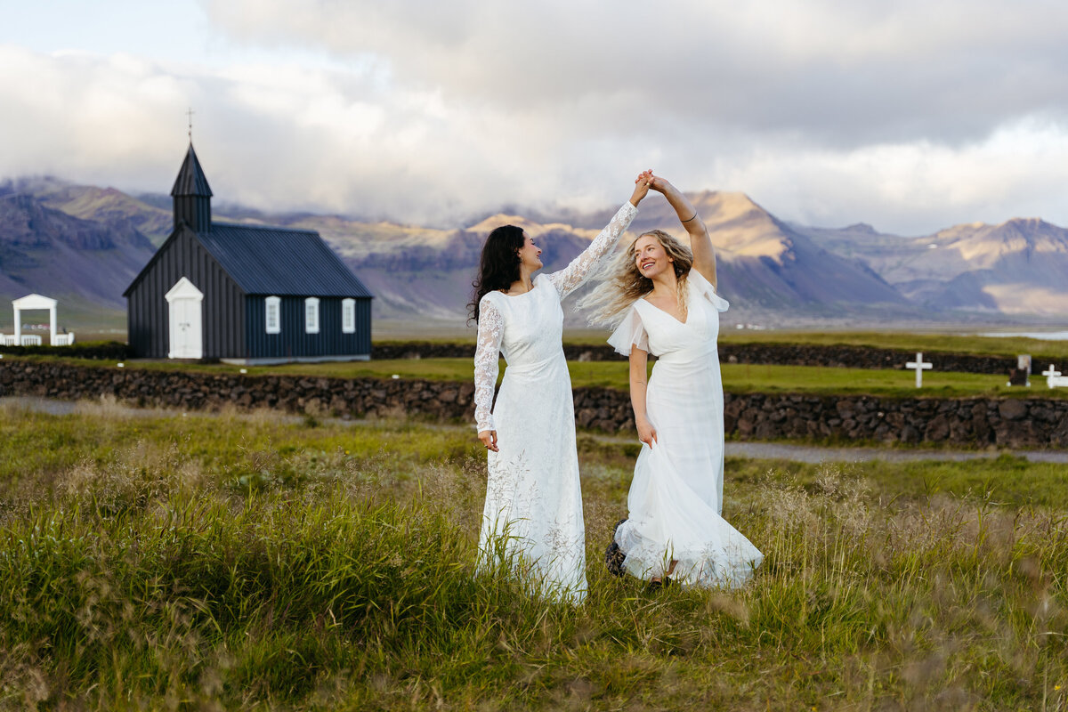 BÚDAKIRKJA Iceland Elopement