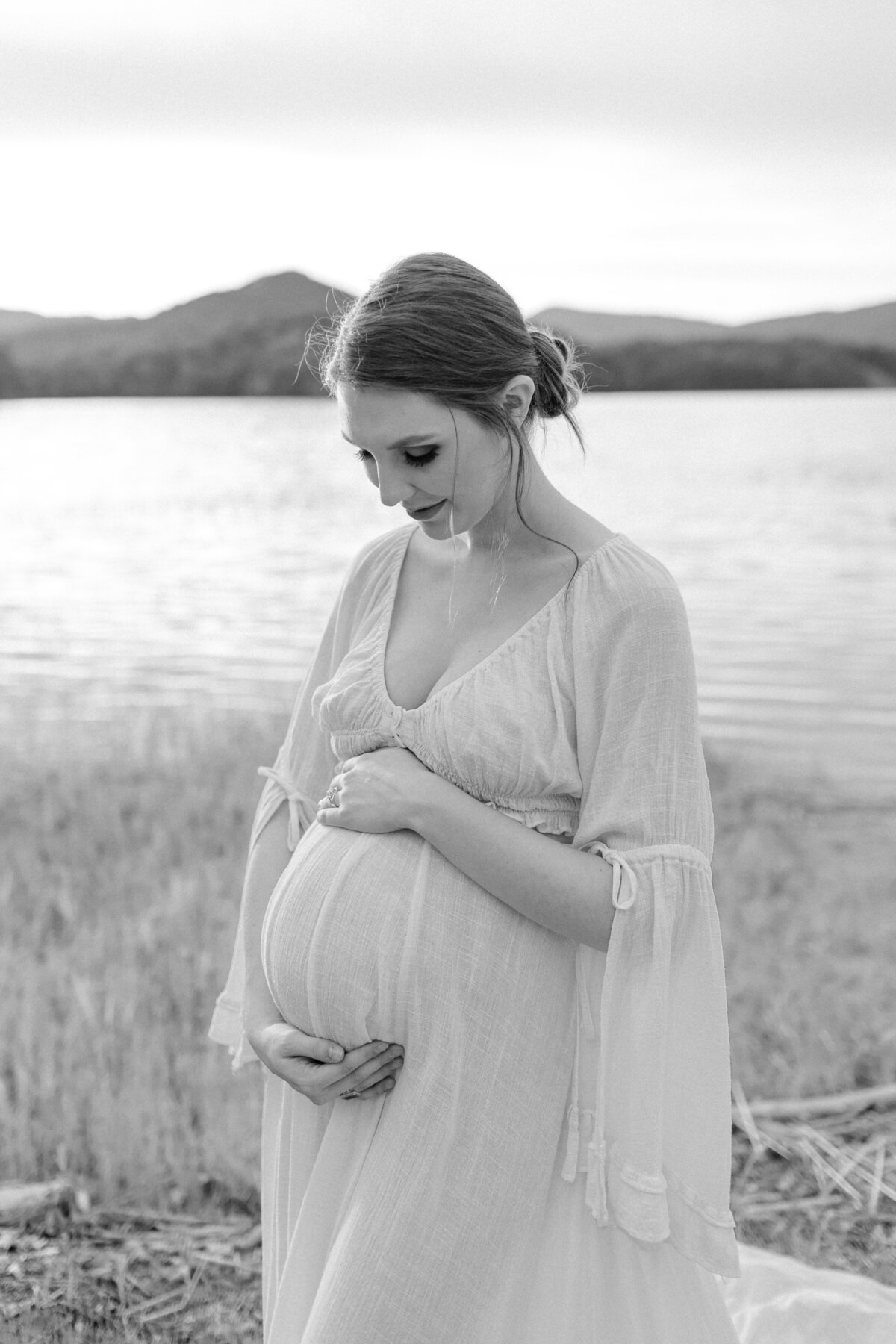 Documentary-Maternity-Session-at-Carvins-Cove-RJ-100