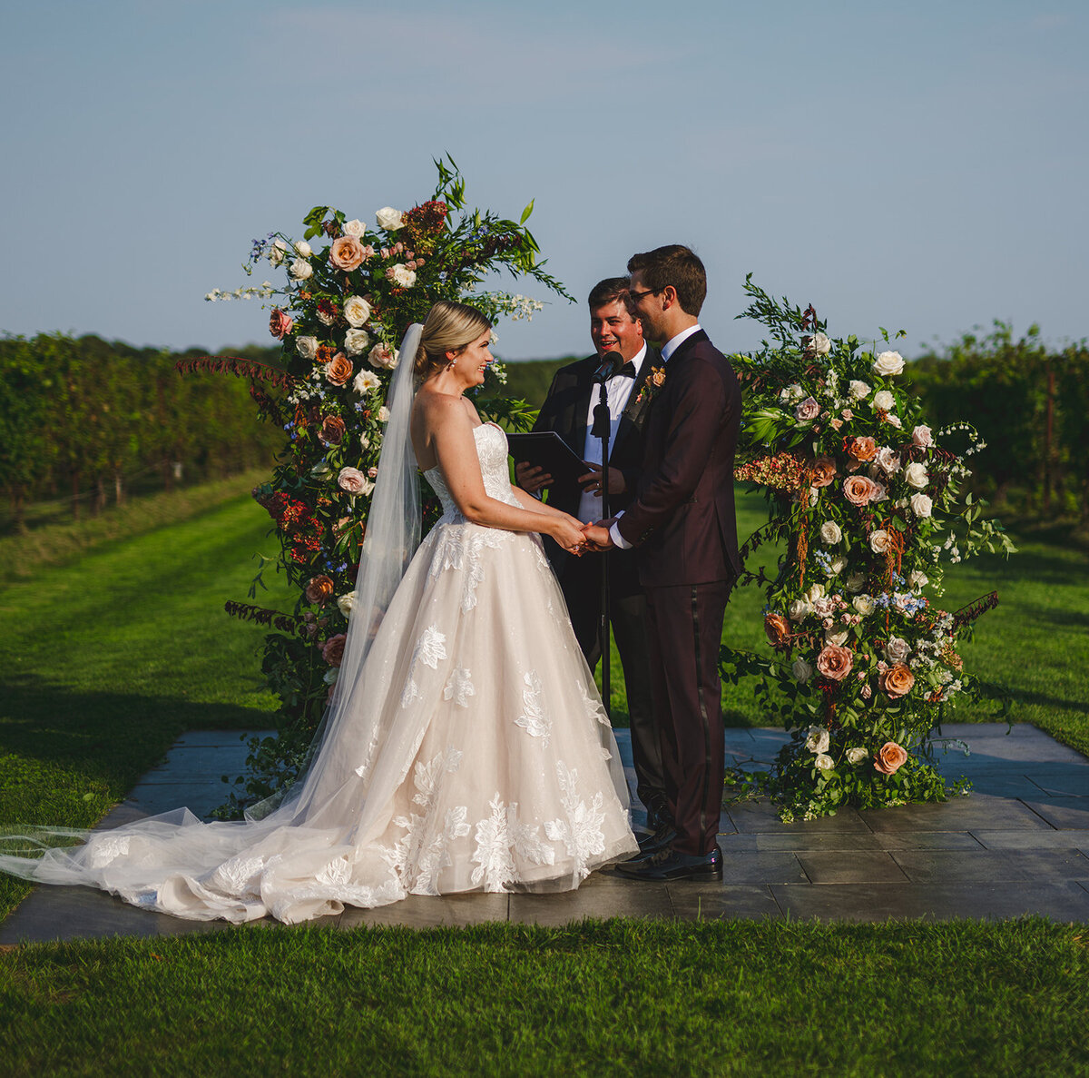 saltwater-farm-vineyard-wedding-ceremony-nightingale-wedding-and-events