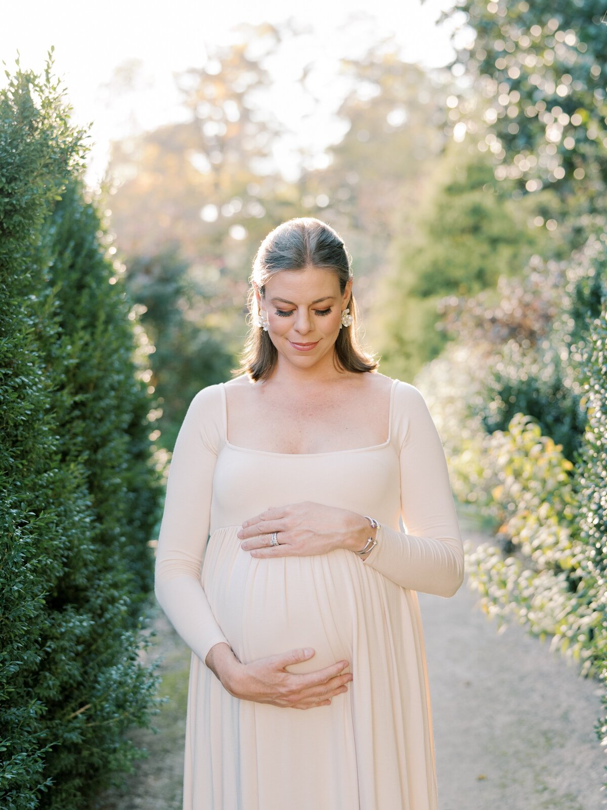 leesburg maternity photographer garden photo idea