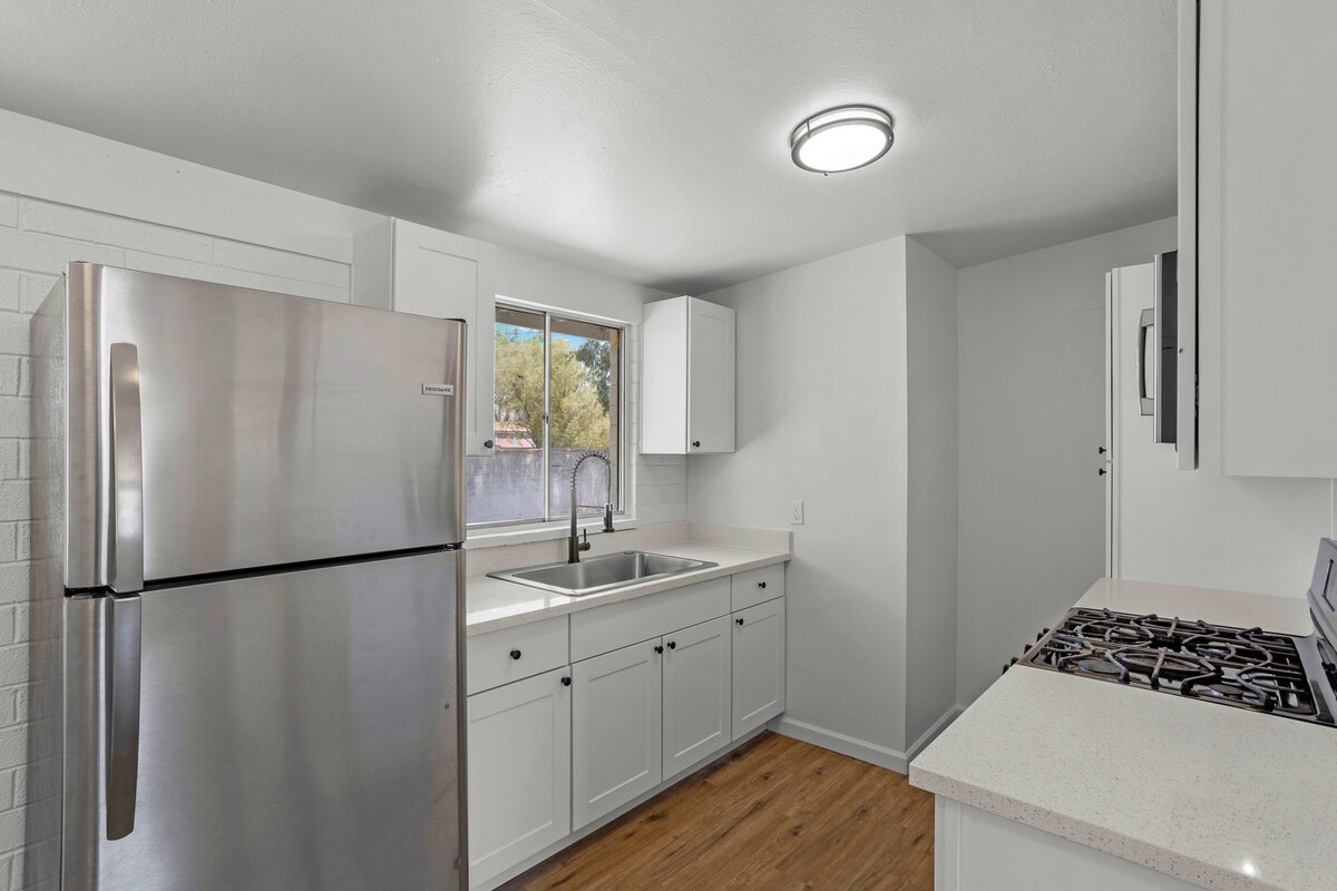 3_1527 e blacklidge dr-1