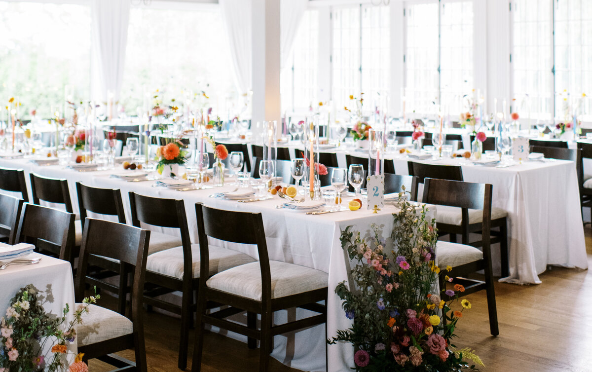 Tables at the Willow Inn bookended with meadows of colourful flowers and topped with bright centrepieces.