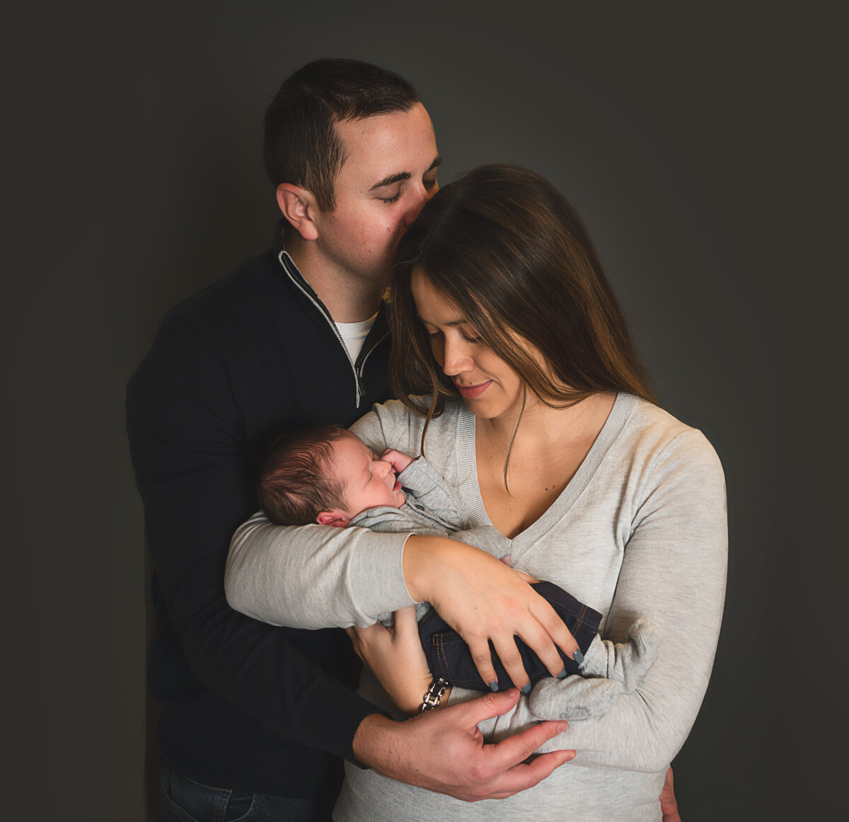 Clarence NY Maternity, Newborn, Senior,  Family and wedding photographer. Offering outdoor, lifestyle and in studio portraits. Serving the Clarence NY, Buffalo NY and WNY area