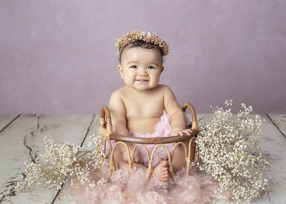 MILESTONE_SITTER_BBABYGIRLSITTINGINBASKETWITHFLOWERS