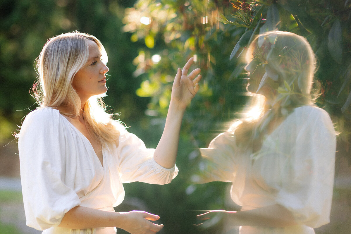 creative-portrait-light-reflection-mirror2